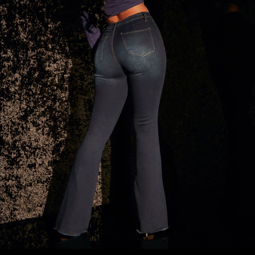 11 1/2 Rise - High Rise
Flare Jean